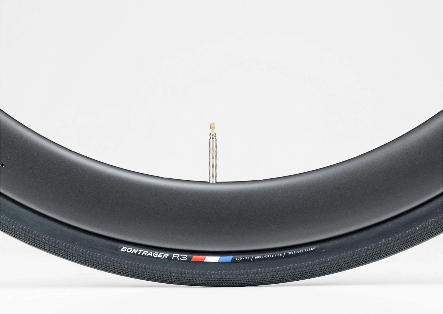 Bontrager R3 Hard-Case Lite Road Tire Tubeless Ready Folding Black 3 Bontrager R3 Hard-Case Lite Road Tire Tubeless Ready Folding Black - Image 3