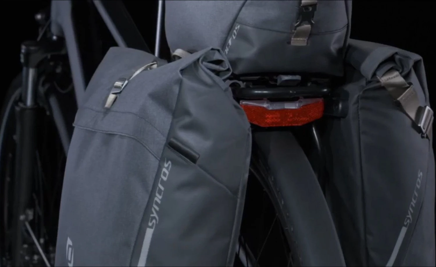 Syncros Trunkbag 20L Black 4 Syncros Trunkbag 20L Black - Image 4