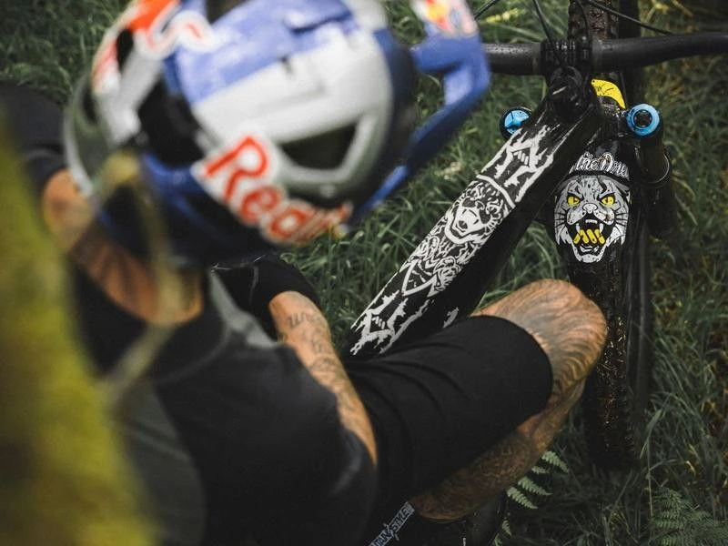 All-mountain-style All Mountain Style Extra Frame Protection Kriss Kyle White 2 All-mountain-style All Mountain Style Extra Frame Protection Kriss Kyle White - Image 2