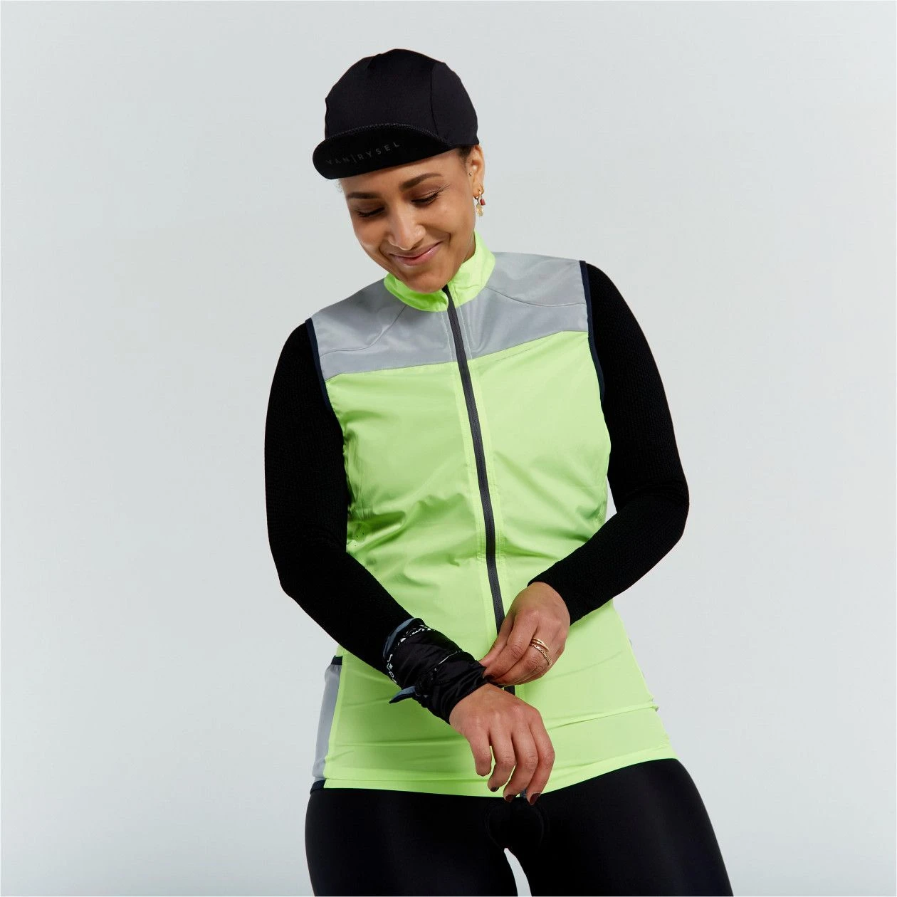 Triban Woman Windproof Vest Standard EN1150 Neon Yellow 2 Triban Woman Windproof Vest Standard EN1150 Neon Yellow - Image 2